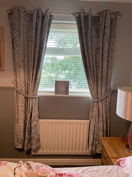 Buy & Sell County Durham Ferryhill - DL17 - Photos for Crushed Velvet Curtains