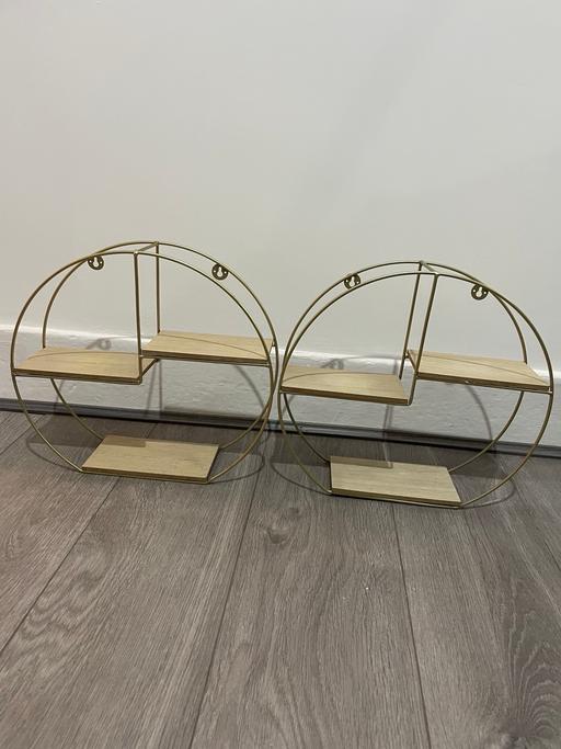 Buy & Sell East London - Photos for Rounded shelves