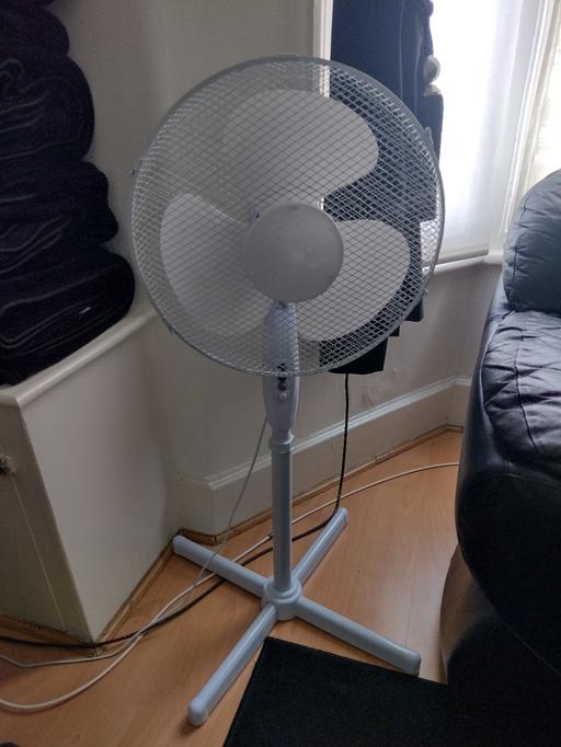 Buy & Sell South West London Sands End - South West London - Photos for 16inch Pedestal White Fan