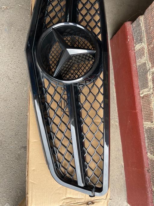 Vehicles West London Hounslow - Photos for Mercedes C class front grille w204, c204