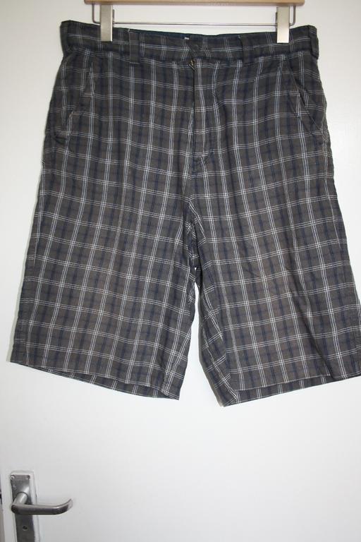 Buy & Sell North West London Chalk Farm - North West London - Photos for US Expedition check shorts size M