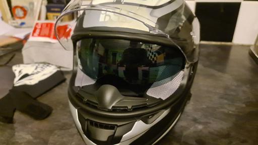 Vehicles Bedfordshire Luton - Photos for Closed Face Crash Helmet With Slide Down Sun