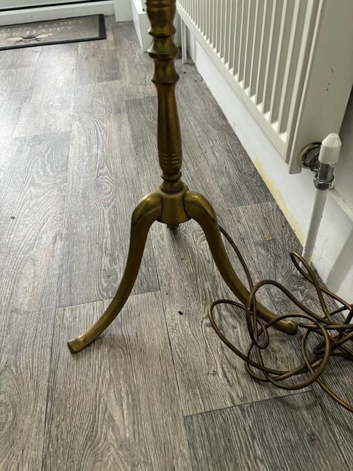 Buy & Sell South East London Kidbrooke - South East London - Photos for A lovely brass rare Edwardian lamp stand 5ft