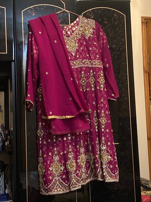 Buy & Sell Bedfordshire Luton - Photos for Purple and gold dress (3 piece suit)