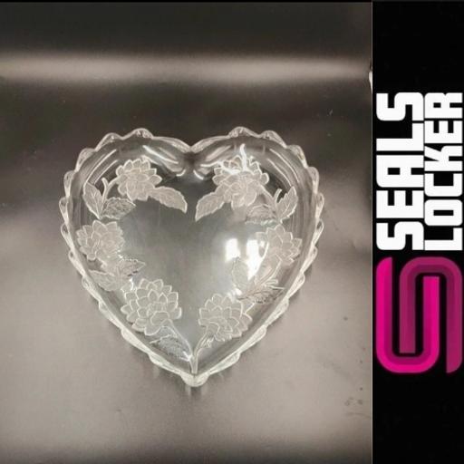 Buy & Sell Leicestershire Leicester - Photos for Vintage Crystal Platter Heart Shaped Etched F