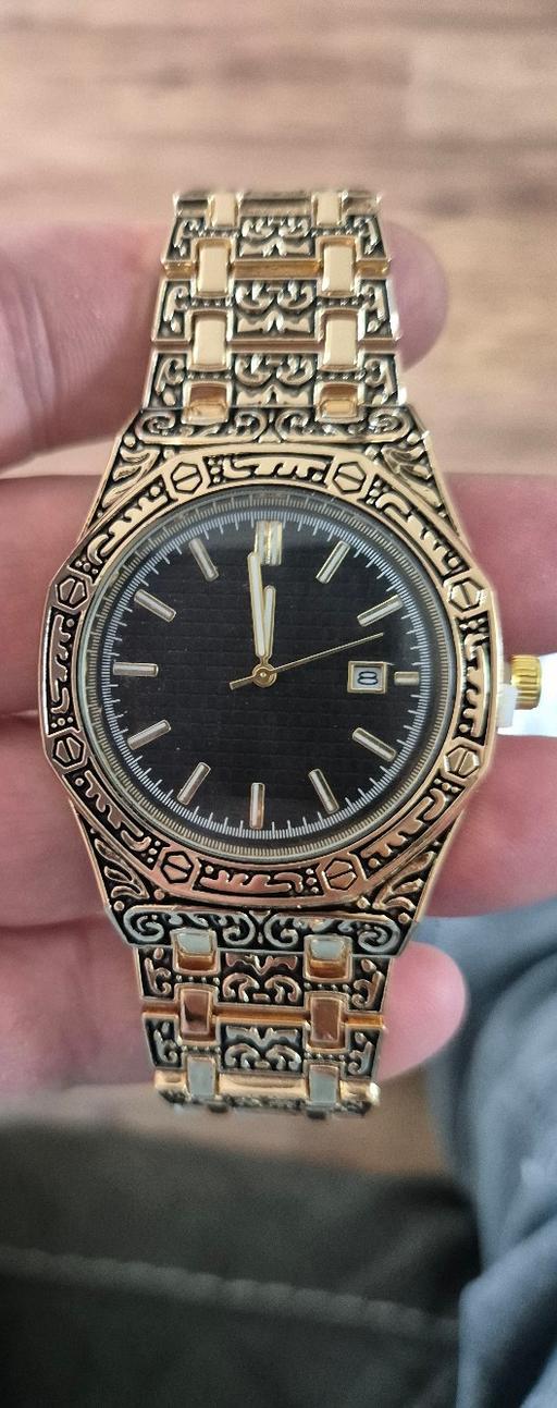 Buy & Sell Greater Manchester Manchester - Photos for men's black and gold watch