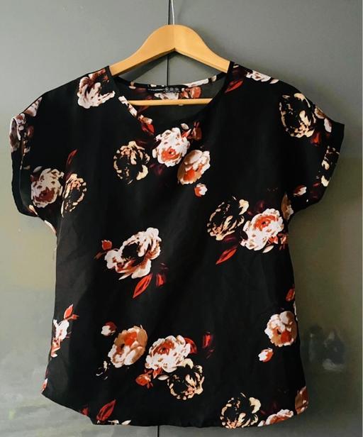 Buy & Sell Kent Medway - Kent - Photos for 💕LADIES FLORAL SHORT SLEEVE TOP💕