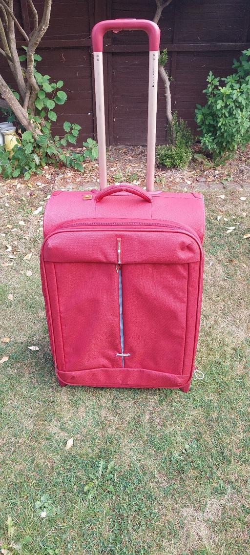 Buy & Sell Essex Rochford - Photos for Red Delsey superlight Medium Suitcase