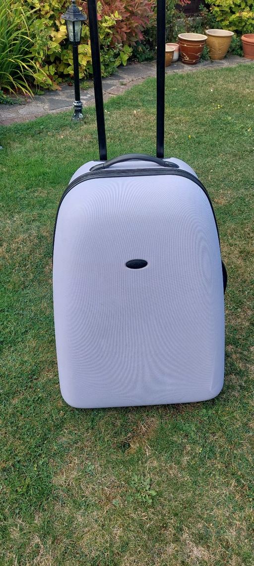 Buy & Sell Essex Rochford - Photos for Lilac Largeish Suitcase