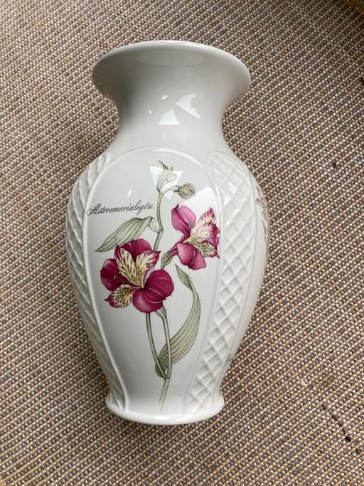 Buy & Sell Reading Caversham - Reading - Photos for Royal Vinson Vase - Flower Design - 10.5”