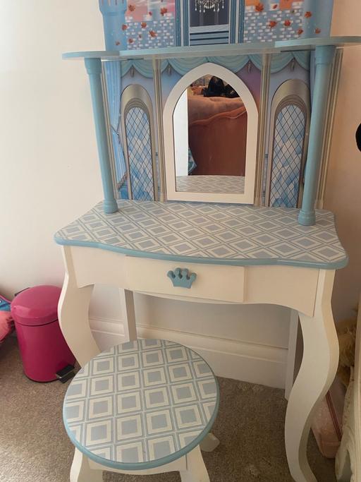 Buy & Sell Essex Southend-on-Sea - Photos for Girls frozen dressing table