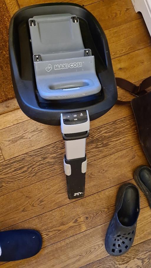 Buy & Sell Wiltshire Dinton - Wiltshire - Photos for Maxi cosi familyfix isofix base