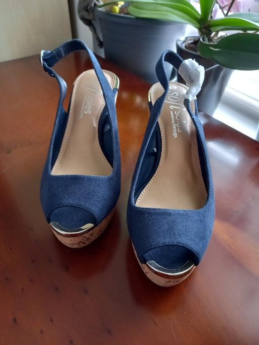 Buy & Sell Worcestershire Bromsgrove - Photos for Blue sandals size 4