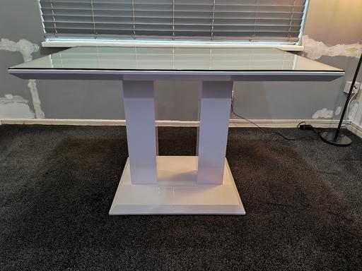 Buy & Sell South West London Sutton - Photos for White high gloss dining table with glass top