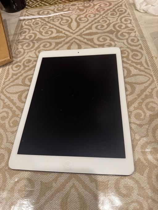 Buy & Sell Surrey Epsom and Ewell - Photos for iPad Air - 16 GB