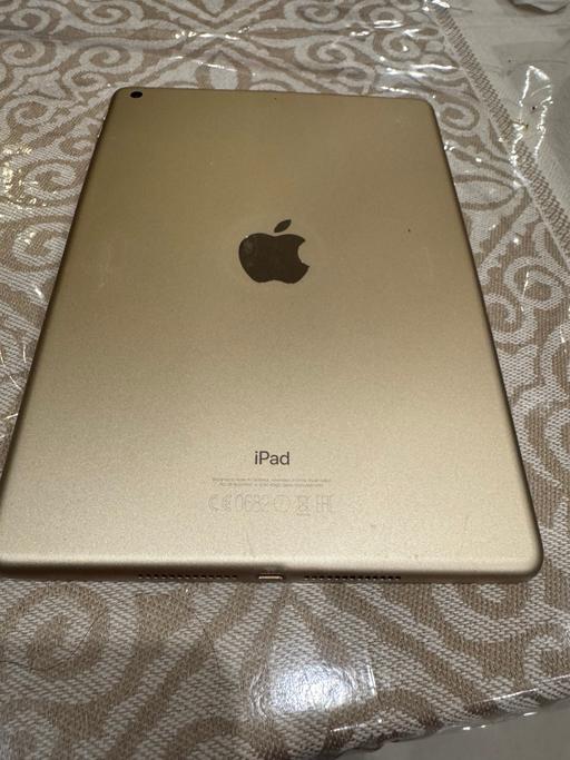 Buy & Sell Surrey Epsom and Ewell - Photos for iPad Gen 5 - 32 GB - Gold