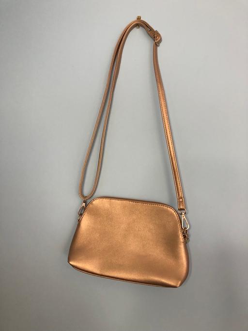 Buy & Sell Kent Canterbury - Photos for Gold women’s handbag