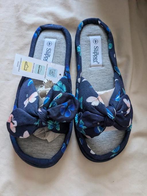 Buy & Sell East London Highams Park - East London - Photos for NEW Butterfly Fabric Slippers - Size 4