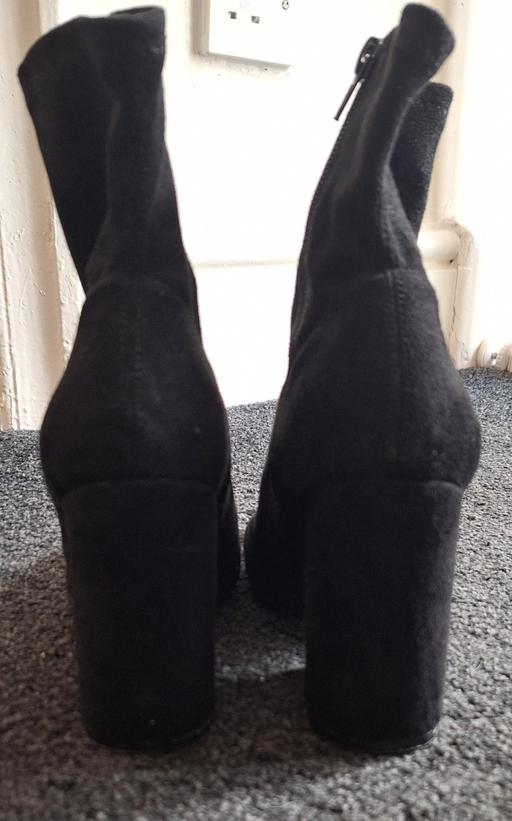 Buy & Sell Denbighshire - Wales Rhyl - Denbighshire - Photos for Ladies black suede boots with inside zip.