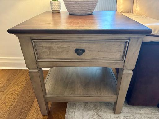 Buy & Sell Surrey Reigate and Banstead - Photos for Side Table