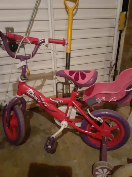 Buy & Sell Hertfordshire Dacorum - Photos for Girls Bicycle with stabilisers