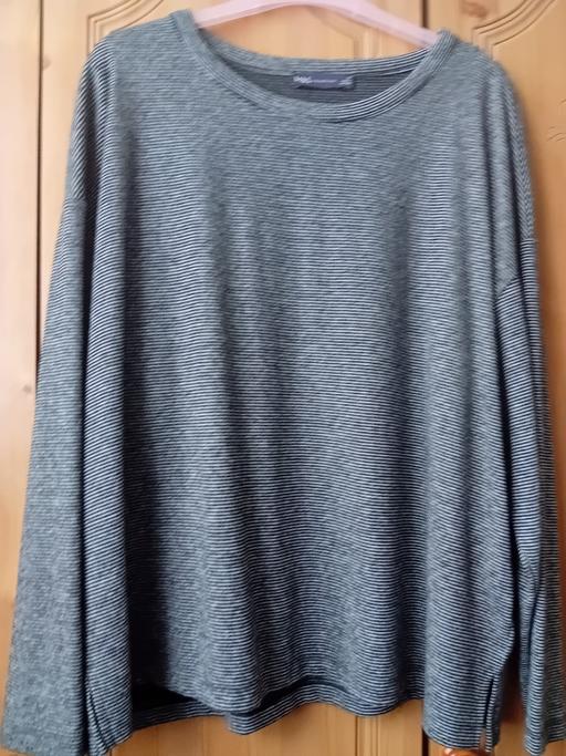 Buy & Sell East London South Hackney - East London - Photos for Thermal jumper