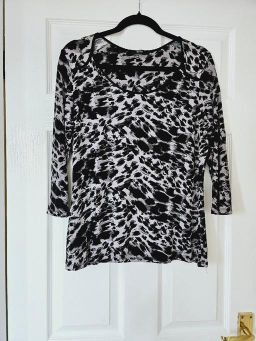 Buy & Sell South Yorkshire Doncaster - Photos for M&S animal pattern top, size 12/14