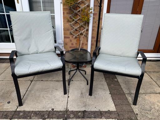 Buy & Sell Worcestershire Wyre Forest - Photos for 2 garden recliner chairs and side table