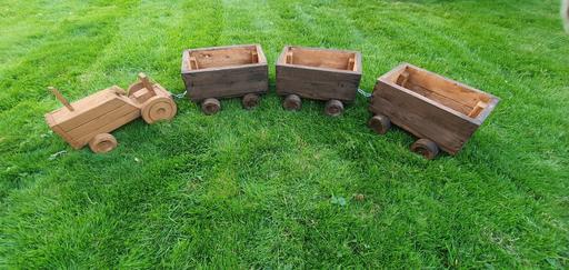 Buy & Sell Kent Medway - Kent - Photos for Wooden tractor and trailer planter