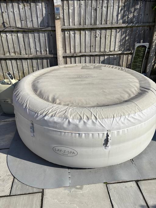 Buy & Sell Cheshire West and Chester Upton - Cheshire West and Chester - Photos for Lay-z-spa Vegas inflatable hot tub