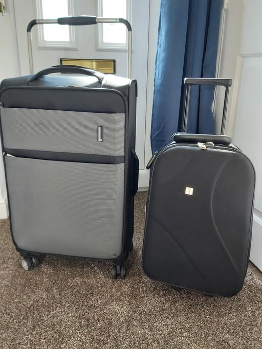 Buy & Sell West Midlands Wolverhampton - Photos for 2x Suitcases Medium And Small