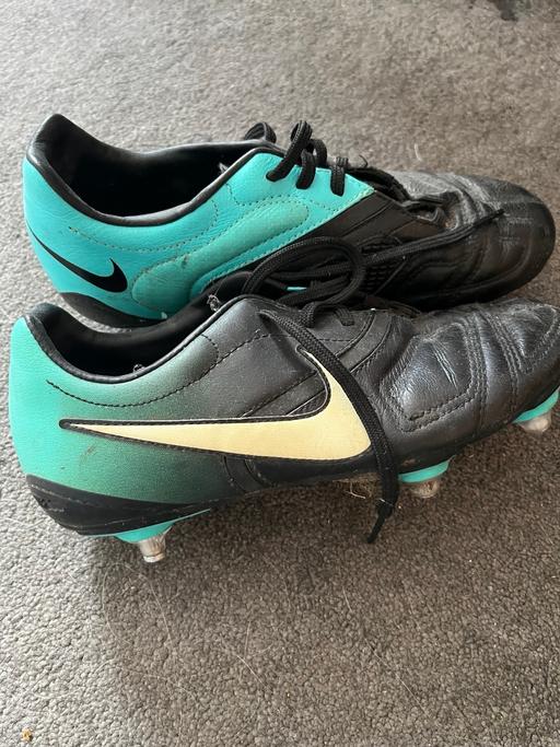 Buy & Sell Surrey Elmbridge - Photos for Football shoes - size 2.5