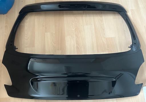 Vehicles Kent Sevenoaks - Photos for New genuine Peugeot 206 Tailgate gloss black