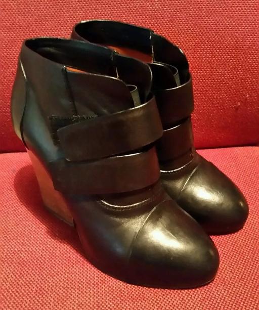 Buy & Sell North West London Harrow - Photos for TRUSSARDI leather women's Ankle boots 5