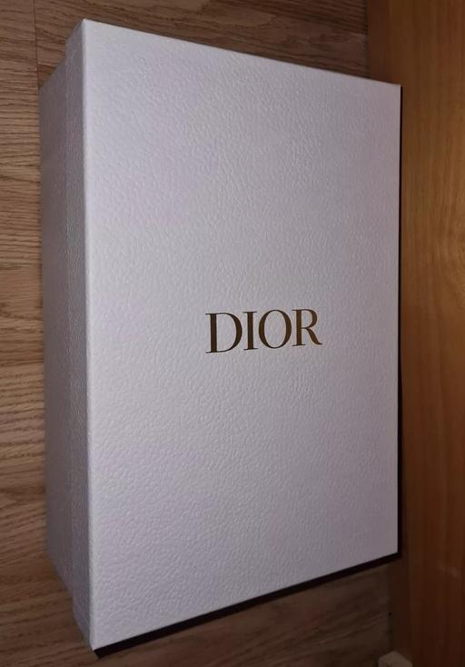 Classes North West London Harrow - Photos for DIOR ICONIC WHITE GIFT BOX