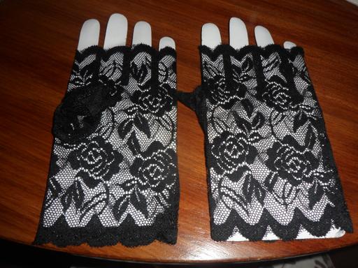 Buy & Sell Greater Manchester Manchester - Photos for LADIES BLACK LACY FINGERLESS GLOVES NEW