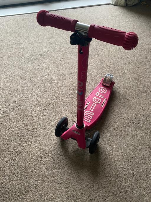 Buy & Sell South West London Kingston upon Thames - Photos for Pink micro scooter