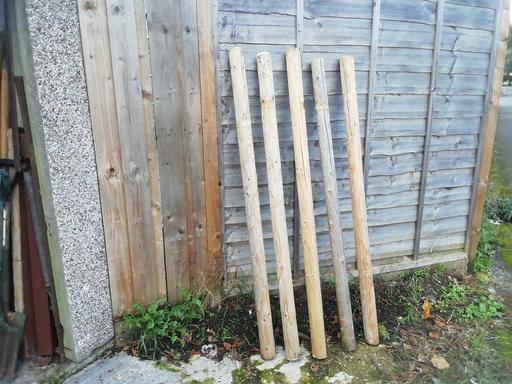 Buy & Sell Surrey Elmbridge - Photos for 5 round wooden posts