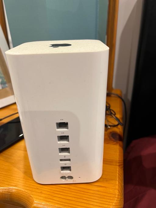 Buy & Sell South East London Croydon - Photos for Apple AirPort Extreme 6th Gen Wireless Router