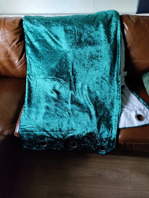 Buy & Sell Roehampton South West London - Photos for CRUSHED VELVET EYELET CURTAINS TEAL / GREEN