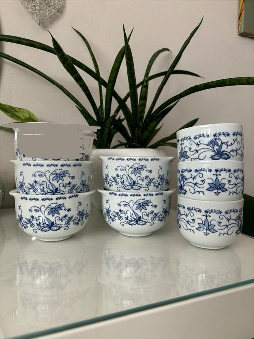 Buy & Sell Gloucestershire South Gloucestershire - Photos for White & blue ceramic dinner set 4 & 3 bowls