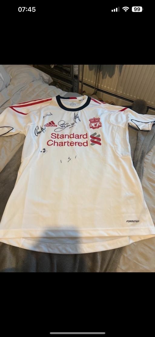 Buy & Sell Slough Farnham Royal - Slough - Photos for Liverpool signed t shirt