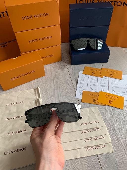 Buy & Sell Surrey Reigate and Banstead - Photos for Lv sunglasses