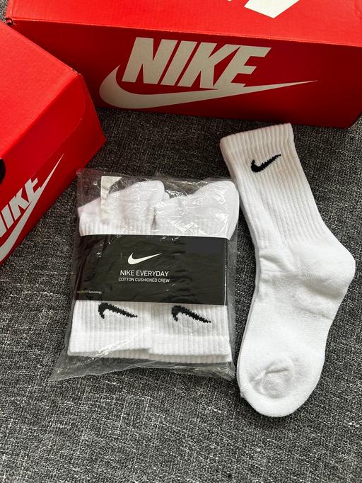 Buy & Sell East London Highams Park - East London - Photos for Nike everyday cushioned white socks small 2-5