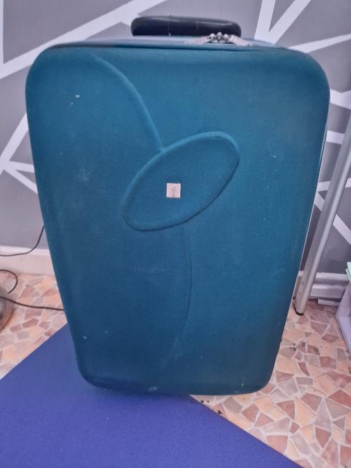 Buy & Sell East London Cann Hall - East London - Photos for suitcase ( damaged wheels) 