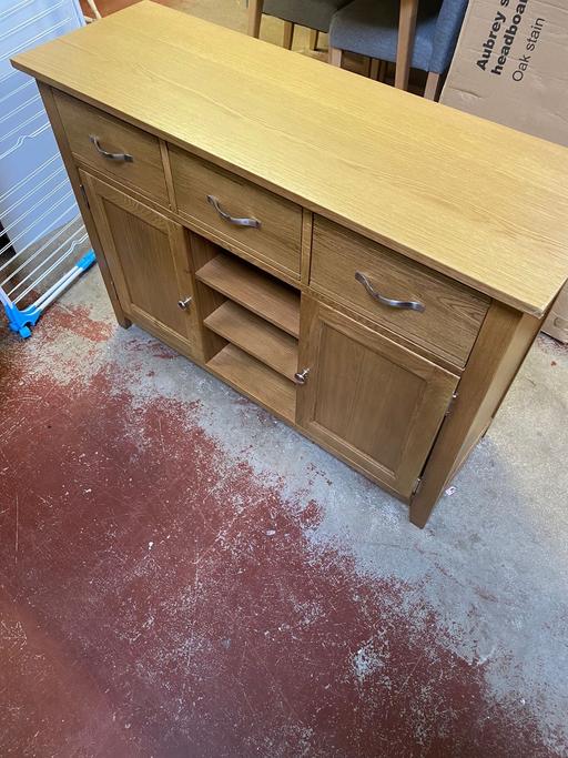 Buy & Sell Warwickshire Warwick - Photos for Islington Large Oak Veneer Sideboard