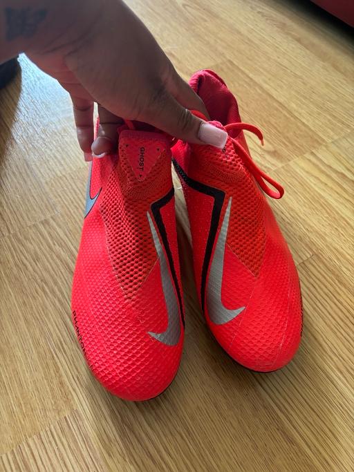 Buy & Sell South East London Croydon - Photos for Orange neon football shoes