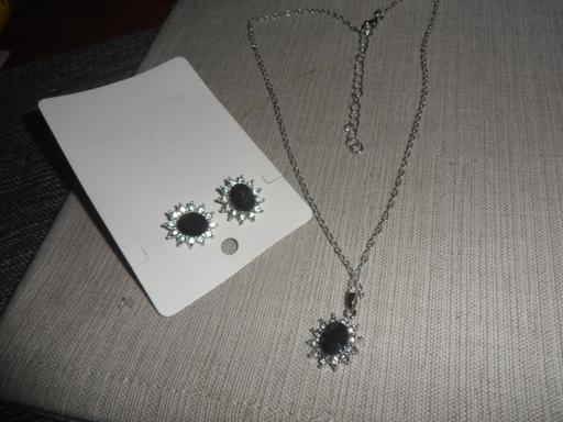 Buy & Sell Greater Manchester Oldham - Photos for NEW LADIES FLOWER DESIGN EARRINGS + NECKLACE