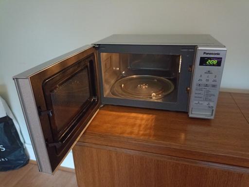 Buy & Sell South West London Nine Elms - South West London - Photos for Microwave Panasonic - small