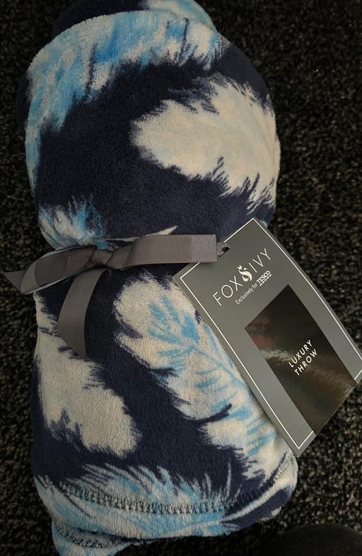 Buy & Sell West Yorkshire Kirklees - Photos for Feathers Luxury Throw